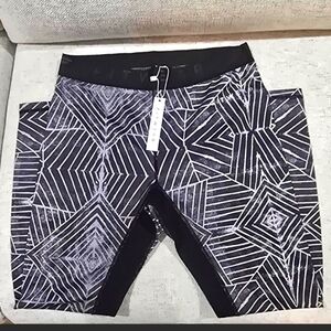 NWT Fitwear Legging Full Print Tribal-$59 Retail Size Meduim (8)